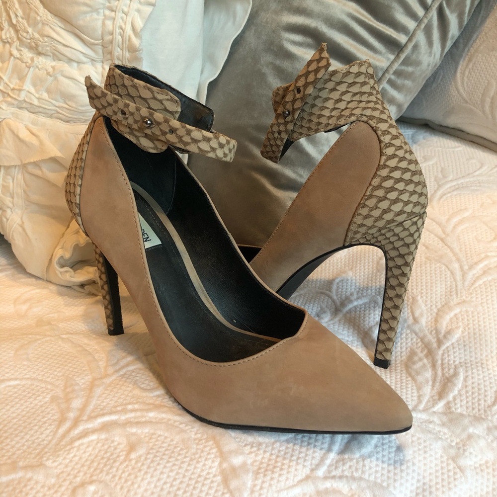 Steve Madden suede heels